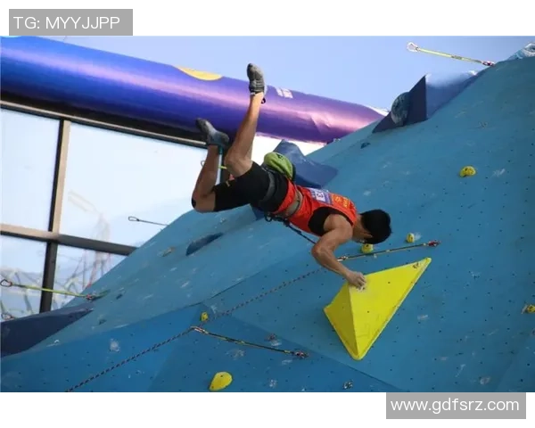 重庆极限运动队在攀岩联赛中以54分领先其他队伍展现强大实力